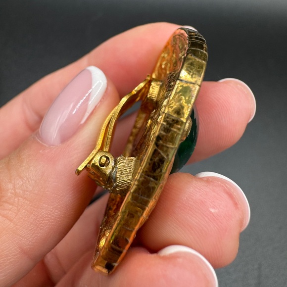 LOT 1520 24K gold plated CHANEL vintage clip on earrings green gripoix glass - Picture 13 of 17